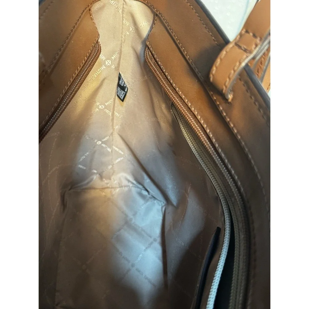 Michael Kors Medium Brown Leather Tote Bag with Zip With A Wallet Pre-Owned